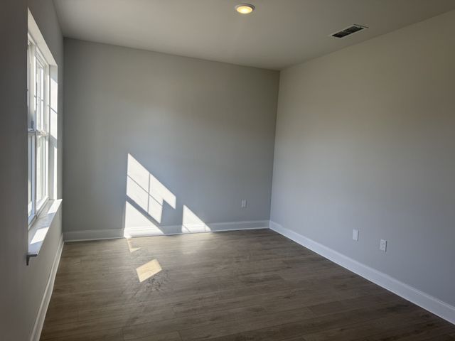 127 Dahlia Dr, La Vergne, TN 37086