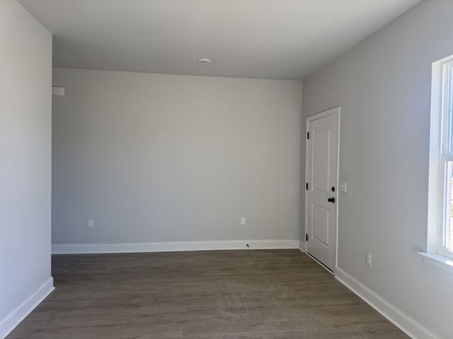 127 Dahlia Dr, La Vergne, TN 37086