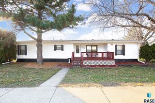 6100 E Canary Pl Place, Sioux Falls, SD 57107