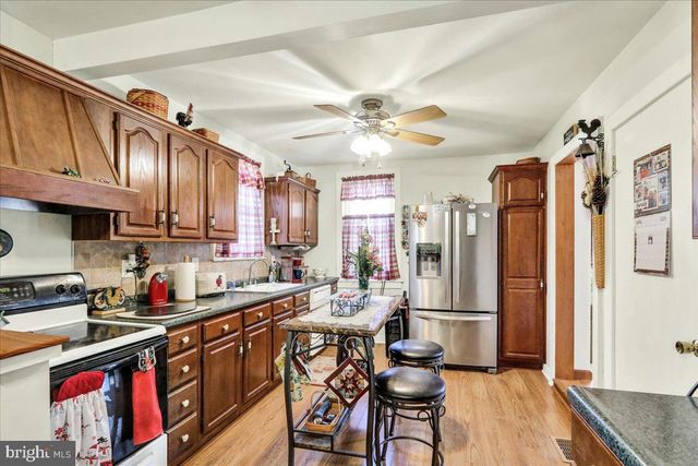 166 ARBORETUM RD, Bernville, PA 19506