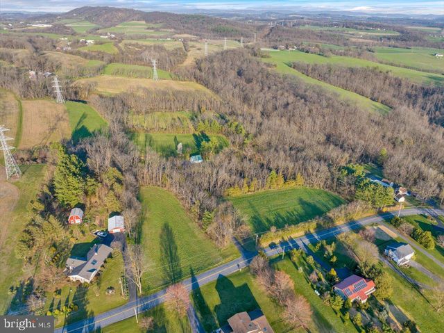 166 ARBORETUM RD, Bernville, PA 19506