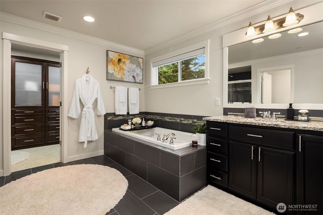 5529 165th Place SW, Lynnwood, WA 98037