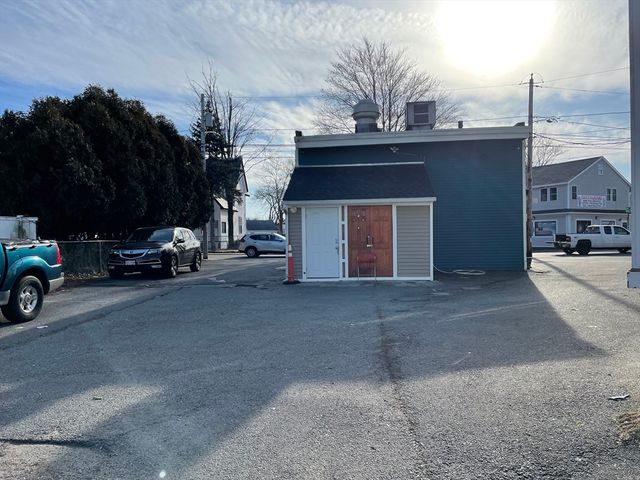 153 Liberty St, Lowell, MA 01851