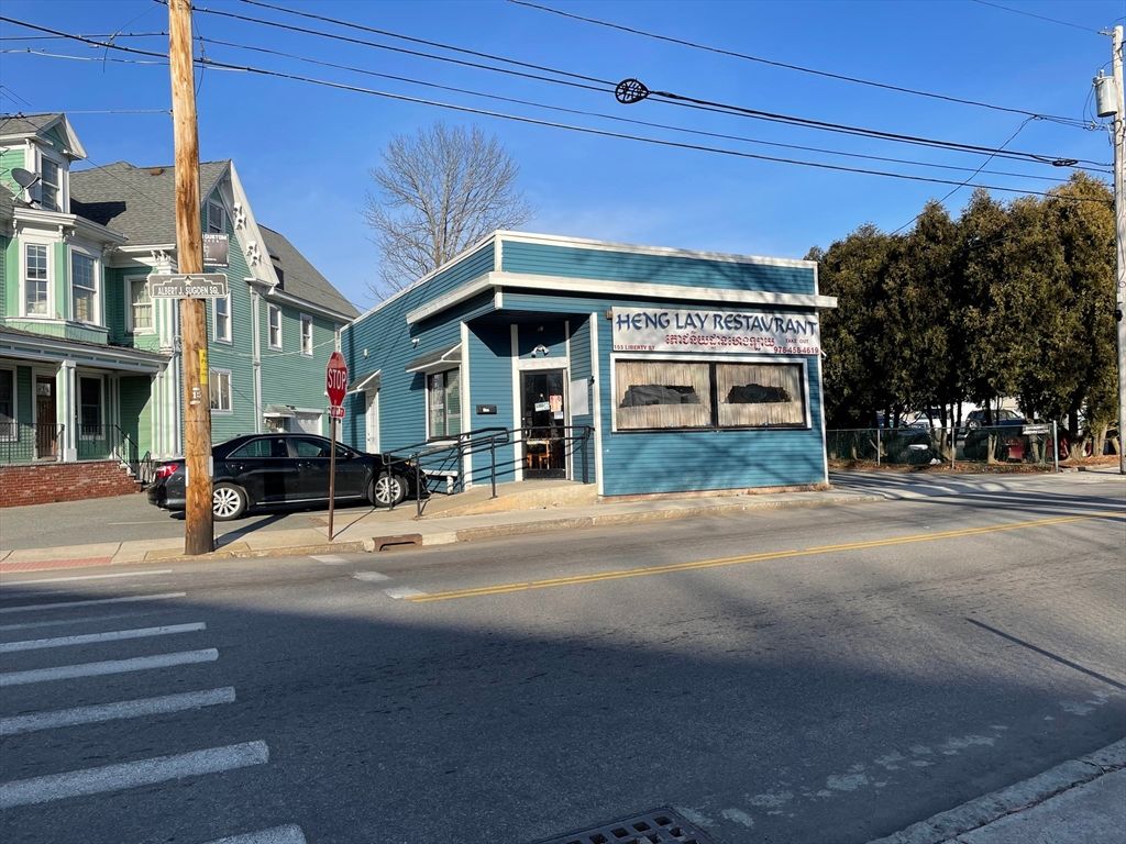 153 Liberty St, Lowell, MA 01851