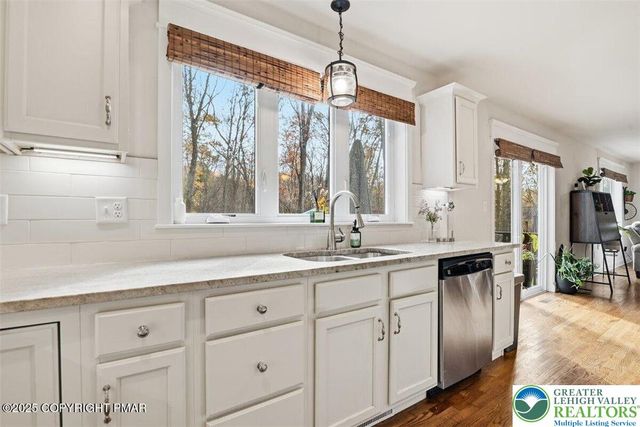 1005 McKinley Way, East Stroudsburg, PA 18301