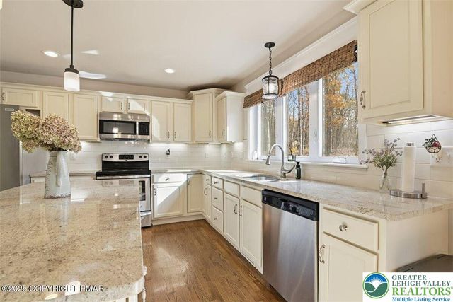 1005 McKinley Way, East Stroudsburg, PA 18301