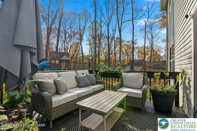 1005 McKinley Way, East Stroudsburg, PA 18301