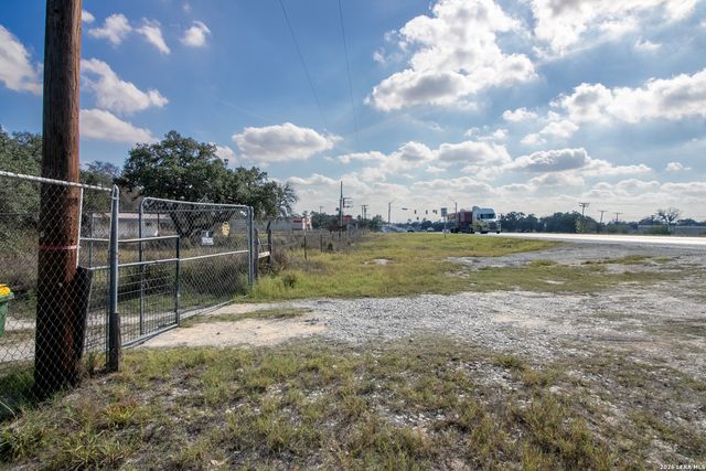 16472 N State Highway 16, Poteet, TX 78065