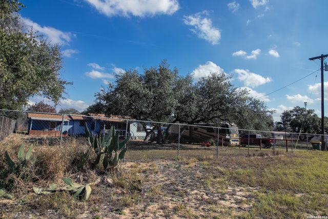 16472 N State Highway 16, Poteet, TX 78065