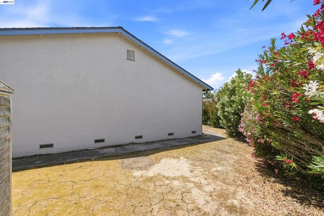 7601 Redbud Ct, Newark, CA 94560
