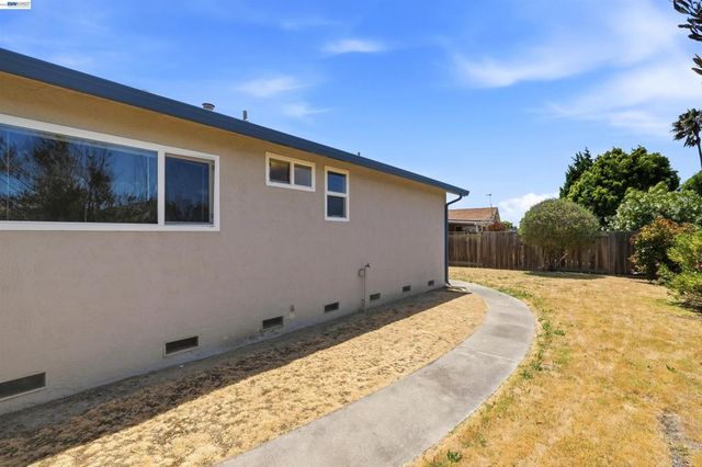 7601 Redbud Ct, Newark, CA 94560