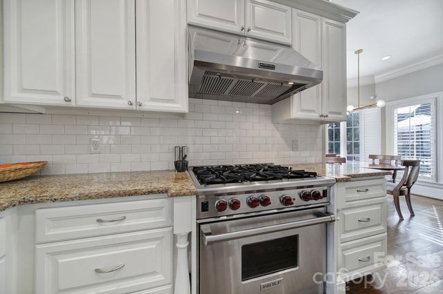 8000 Skye Lochs Drive, Waxhaw, NC 28173