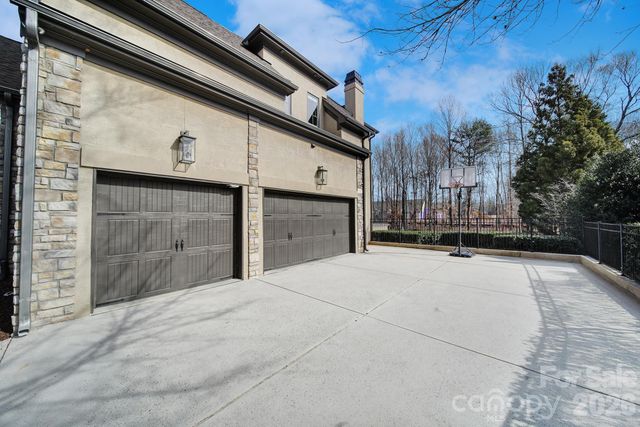 8000 Skye Lochs Drive, Waxhaw, NC 28173