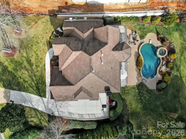 8000 Skye Lochs Drive, Waxhaw, NC 28173