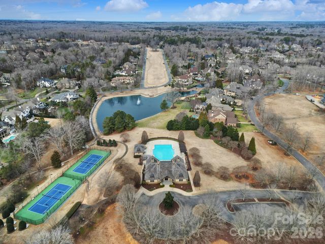 8000 Skye Lochs Drive, Waxhaw, NC 28173