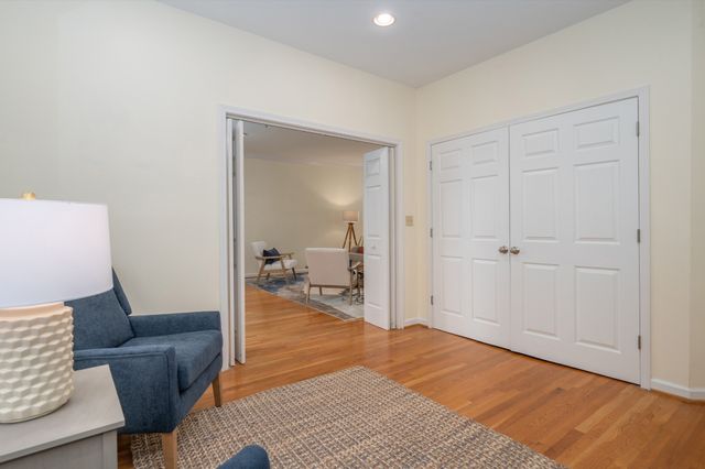 3818 West End Ave Apt 204, Nashville, TN 37205