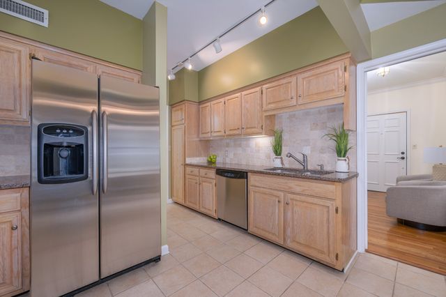 3818 West End Ave Apt 204, Nashville, TN 37205