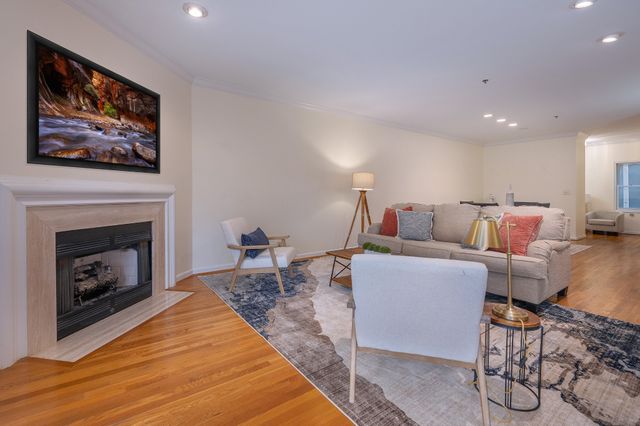 3818 West End Ave Apt 204, Nashville, TN 37205