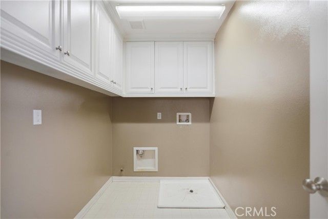 653 E Gardenia Drive, Azusa, CA 91702