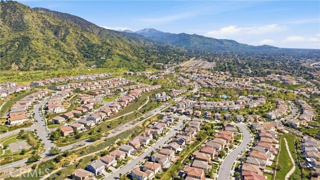 653 E Gardenia Drive, Azusa, CA 91702