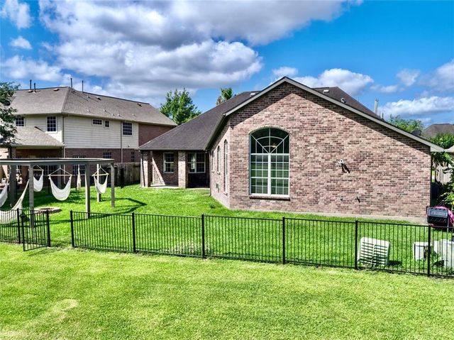 3403 E Cedar Hollow Drive, Pearland, TX 77584