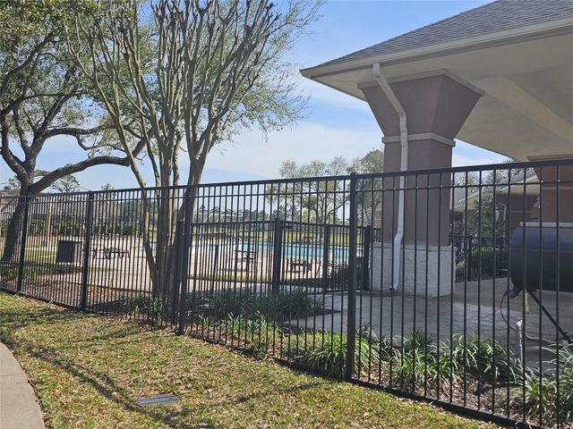 3403 E Cedar Hollow Drive, Pearland, TX 77584