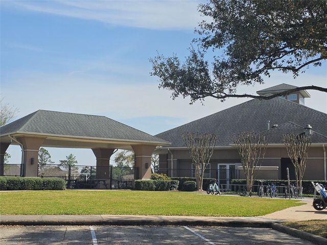 3403 E Cedar Hollow Drive, Pearland, TX 77584