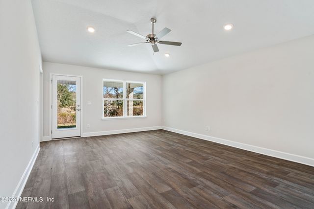 8345 HELMSLEY Boulevard, Jacksonville, FL 32219