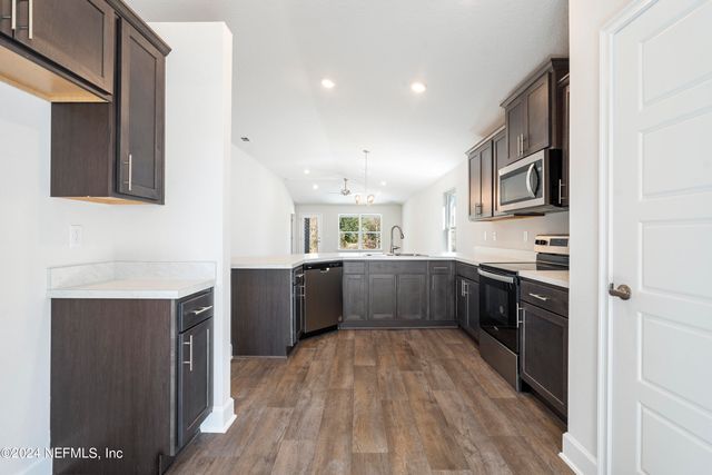 8345 HELMSLEY Boulevard, Jacksonville, FL 32219