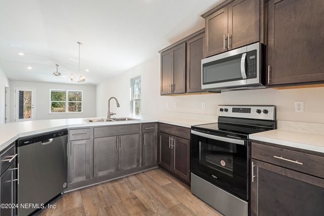 8345 HELMSLEY Boulevard, Jacksonville, FL 32219
