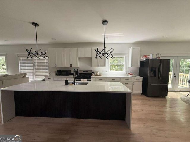 35 Parkview Trace Pass SW, Lilburn, GA 30047