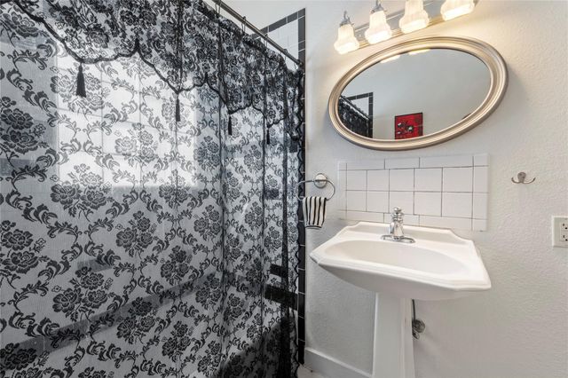 2101 W 10th ST, Austin, TX 78703