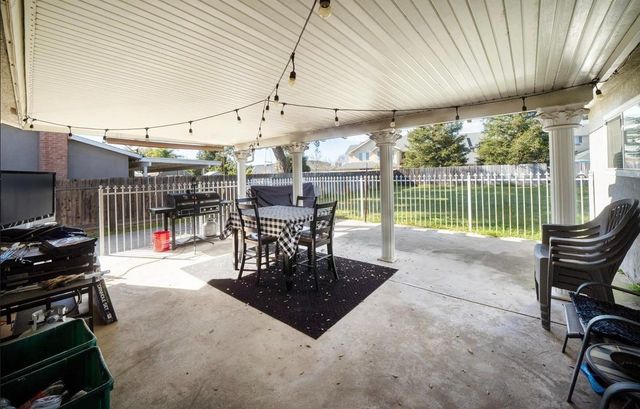 1725 Fairmont Avenue, Clovis, CA 93611