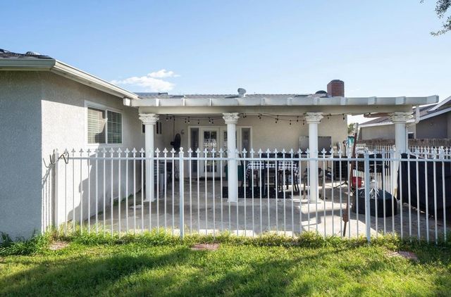 1725 Fairmont Avenue, Clovis, CA 93611