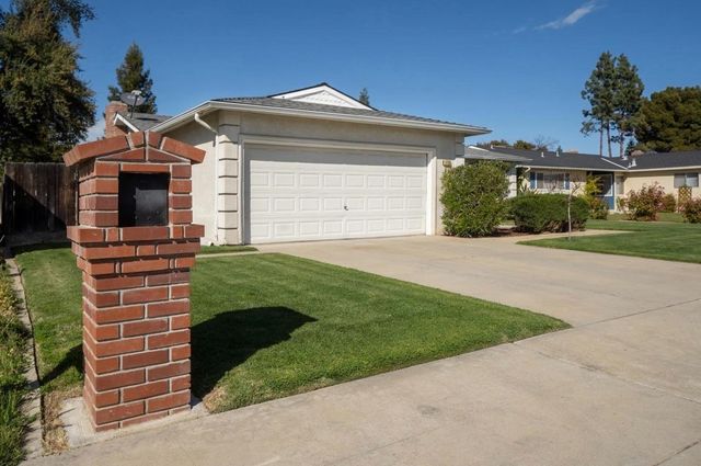 1725 Fairmont Avenue, Clovis, CA 93611
