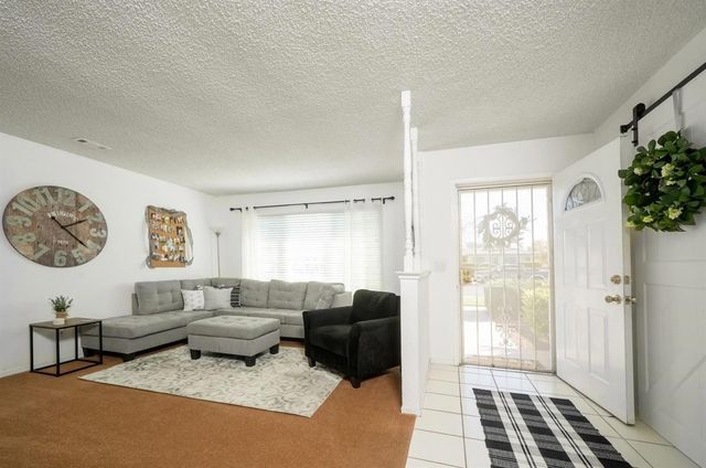 1725 Fairmont Avenue, Clovis, CA 93611