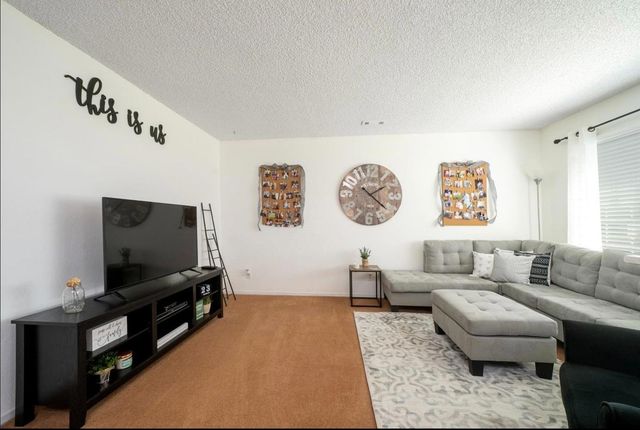 1725 Fairmont Avenue, Clovis, CA 93611