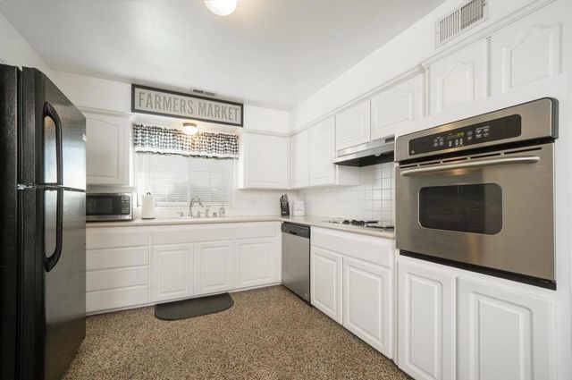 1725 Fairmont Avenue, Clovis, CA 93611