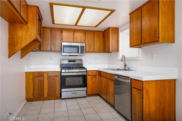 40062 164th East, Lake Los Angeles, CA 93591