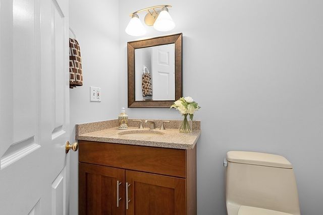 8 Autumn Ln, Natick, MA 01760
