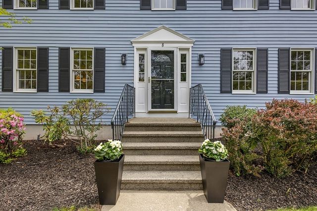 8 Autumn Ln, Natick, MA 01760