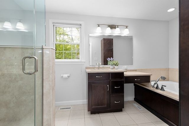 8 Autumn Ln, Natick, MA 01760