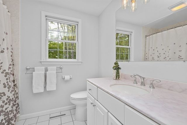 8 Autumn Ln, Natick, MA 01760