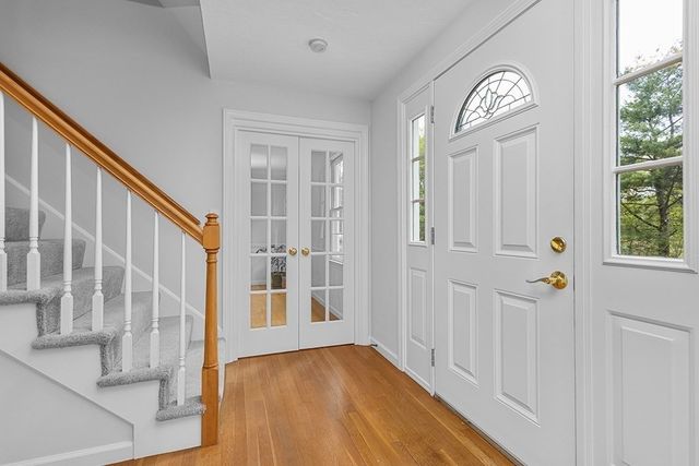 8 Autumn Ln, Natick, MA 01760