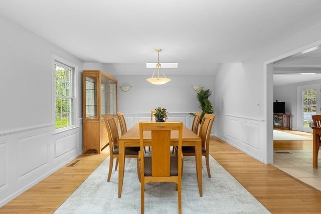 8 Autumn Ln, Natick, MA 01760