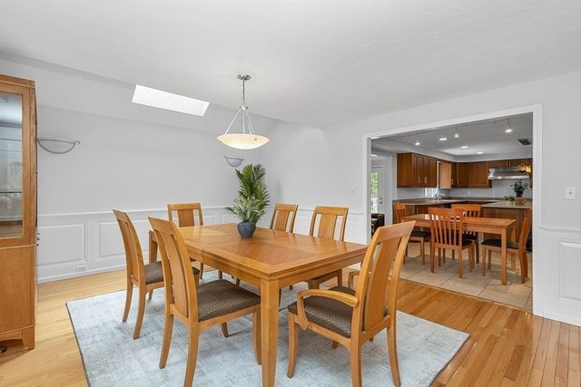8 Autumn Ln, Natick, MA 01760