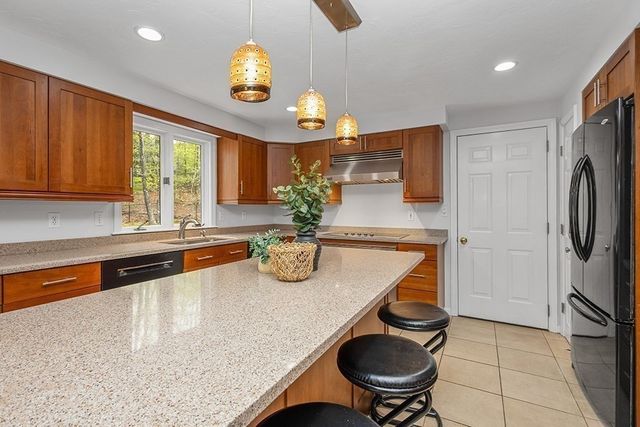 8 Autumn Ln, Natick, MA 01760