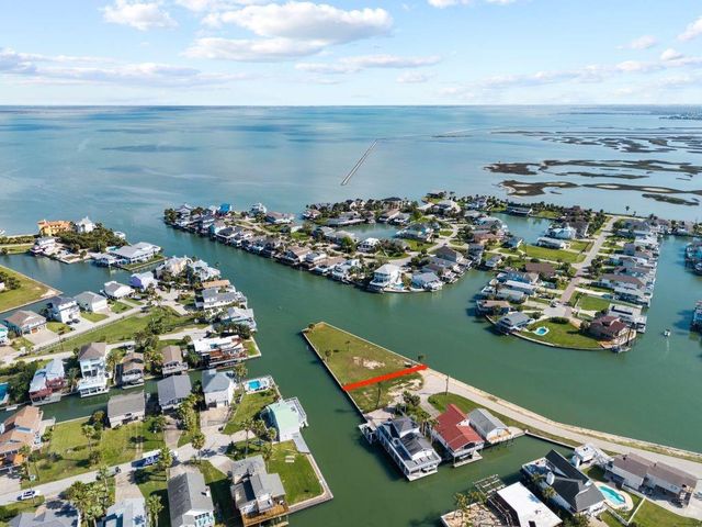 4205 Flamingo Way, Jamaica Beach, TX 77554