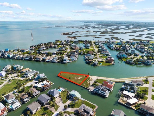 4205 Flamingo Way, Jamaica Beach, TX 77554