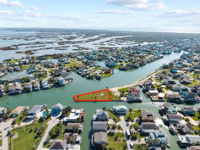 4205 Flamingo Way, Jamaica Beach, TX 77554